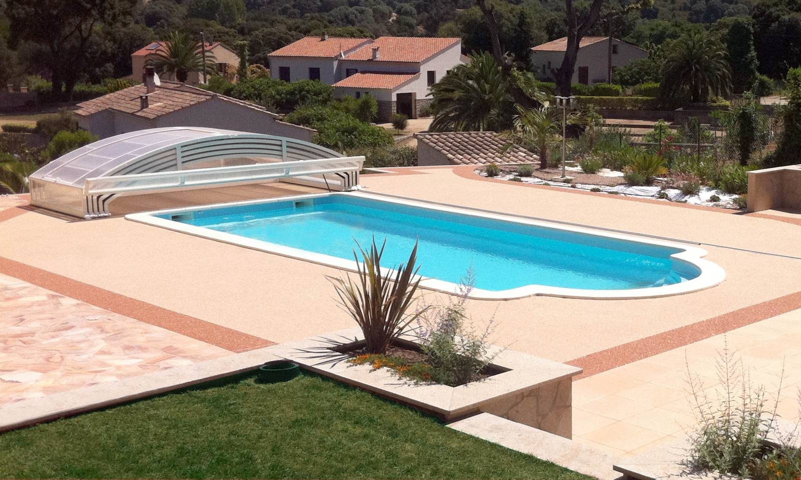Piscine coque modèle Corsica installée