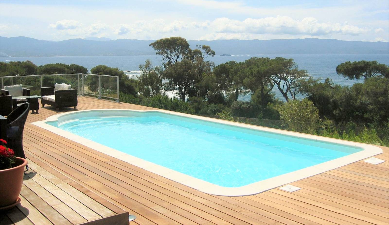 Piscine coque modèle Hawaï installée