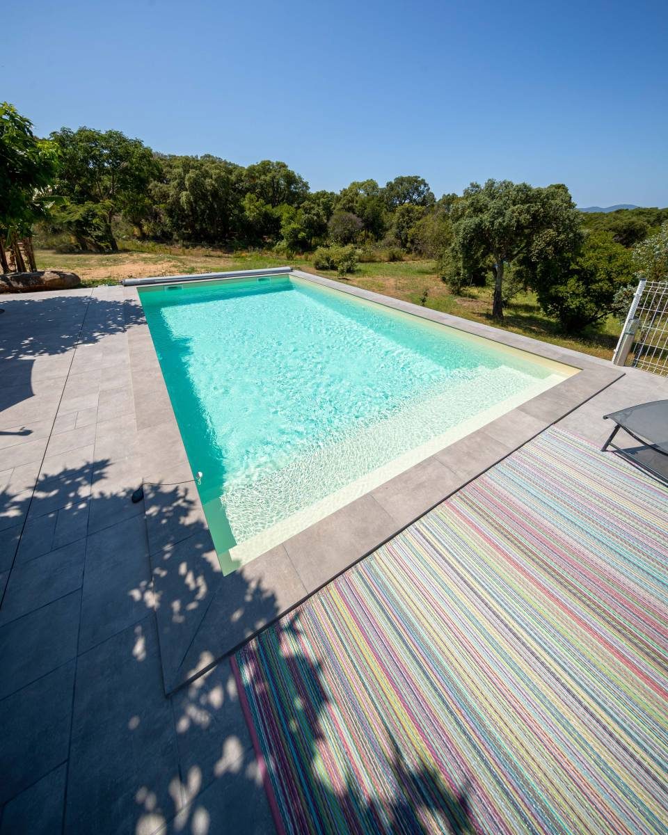 Piscine coque modèle Martinique installée