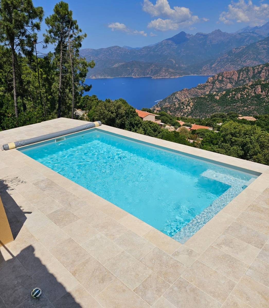 Piscine coque modèle Maui installée