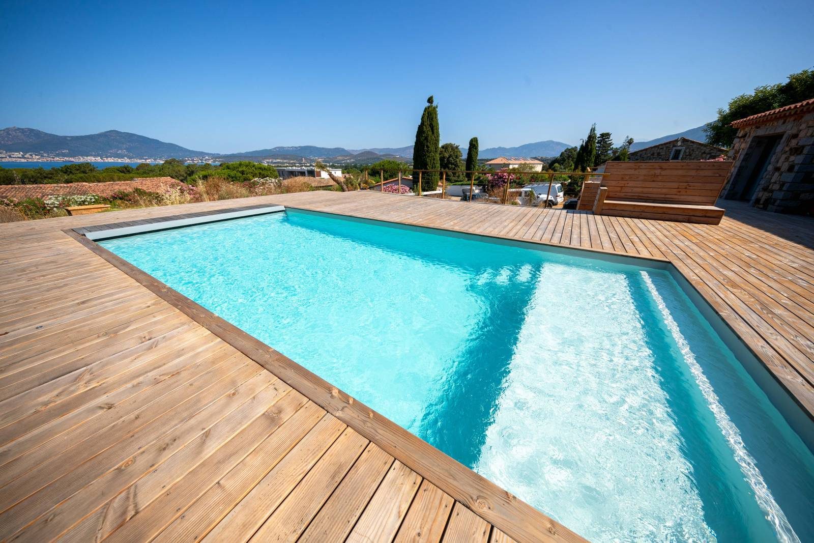 Piscine coque modèle Tonga installée