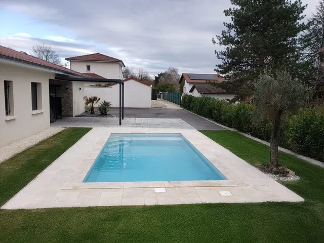 Piscine coque modèle Java installée