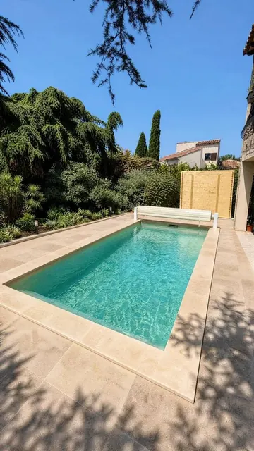 Piscine coque modèle Lavezzi installée
